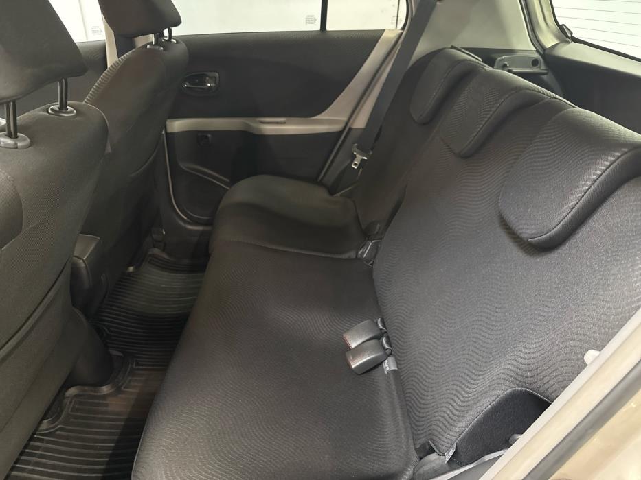TOYOTA Yaris 2010