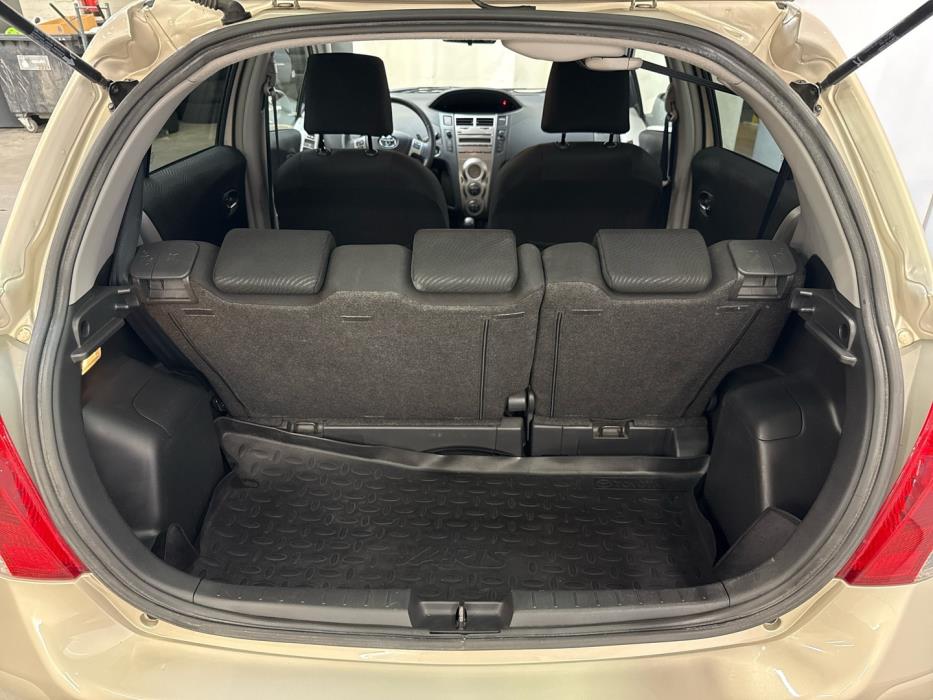 TOYOTA Yaris 2010