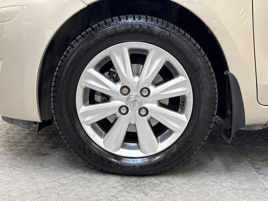 TOYOTA Yaris 2010