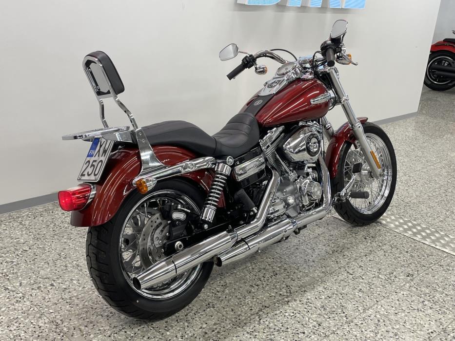 HARLEY-DAVIDSON DYNA 2010