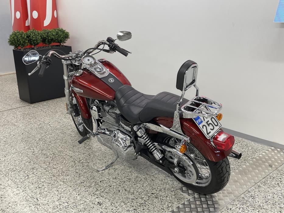 HARLEY-DAVIDSON DYNA 2010