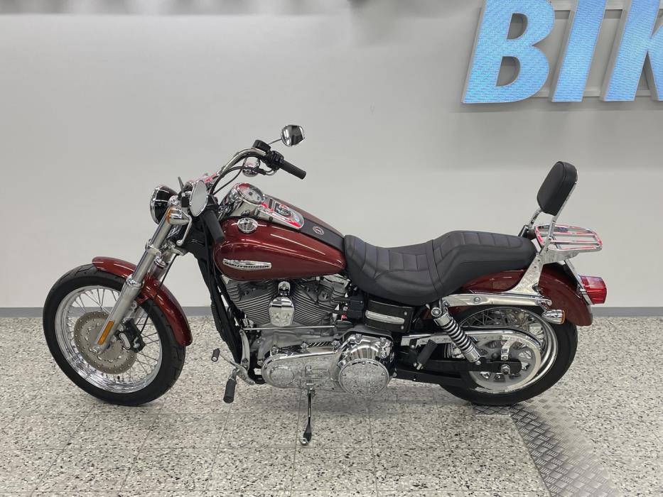 HARLEY-DAVIDSON DYNA 2010