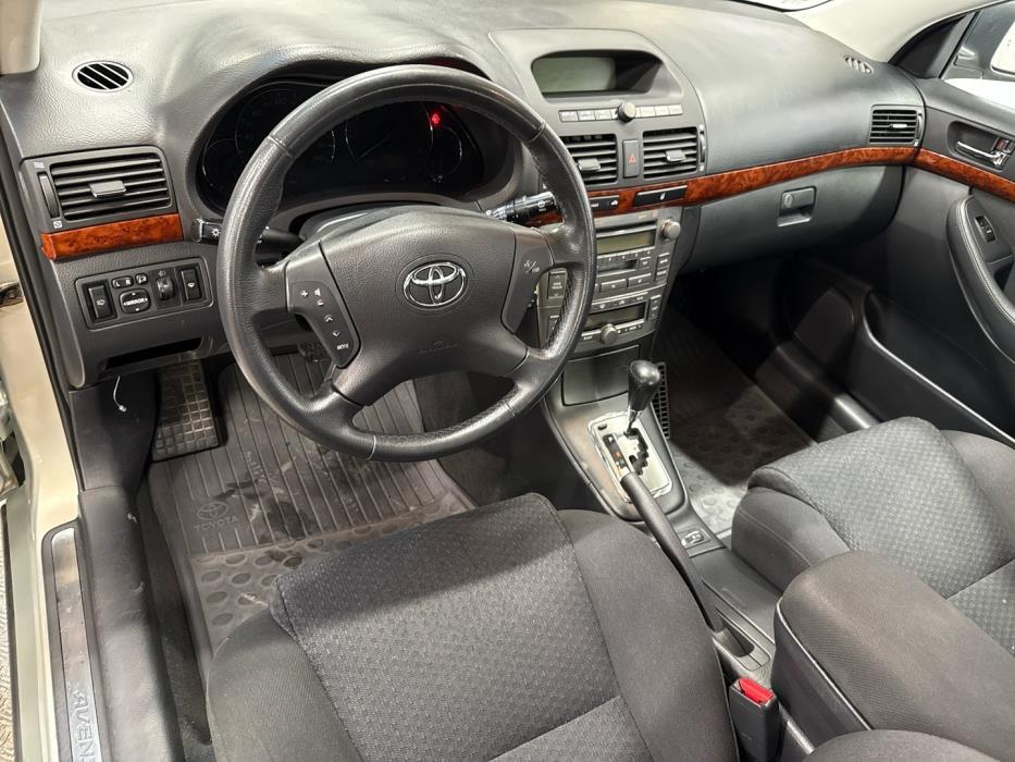TOYOTA Avensis 2005