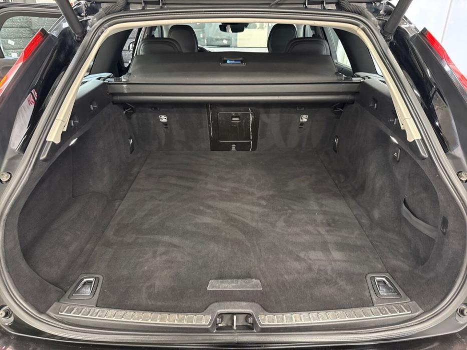 VOLVO V90 2021