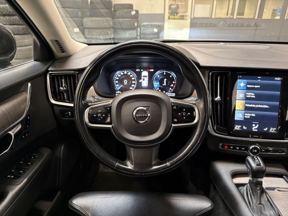 VOLVO V90 2021