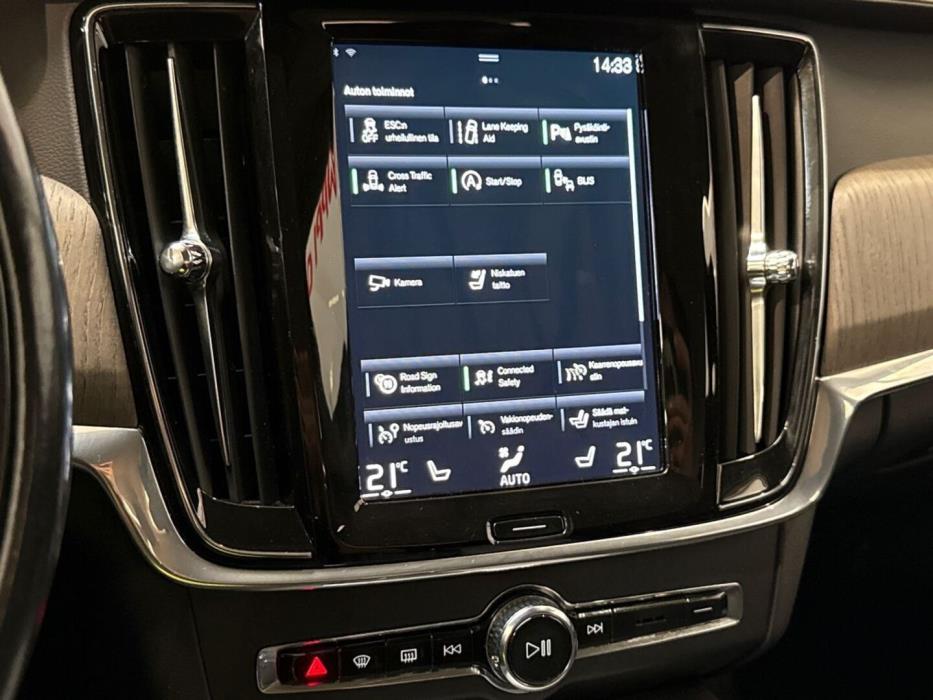 VOLVO V90 2021