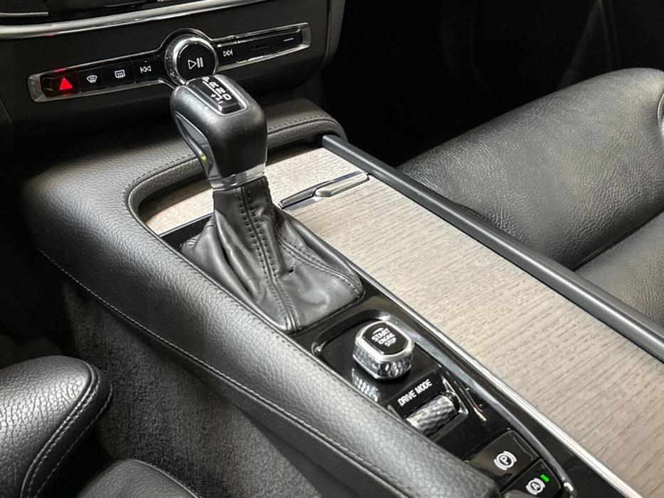 VOLVO V90 2021