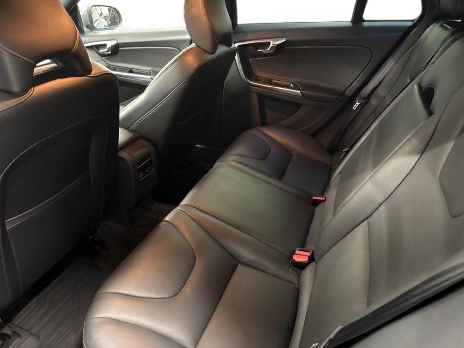 VOLVO V60 2017
