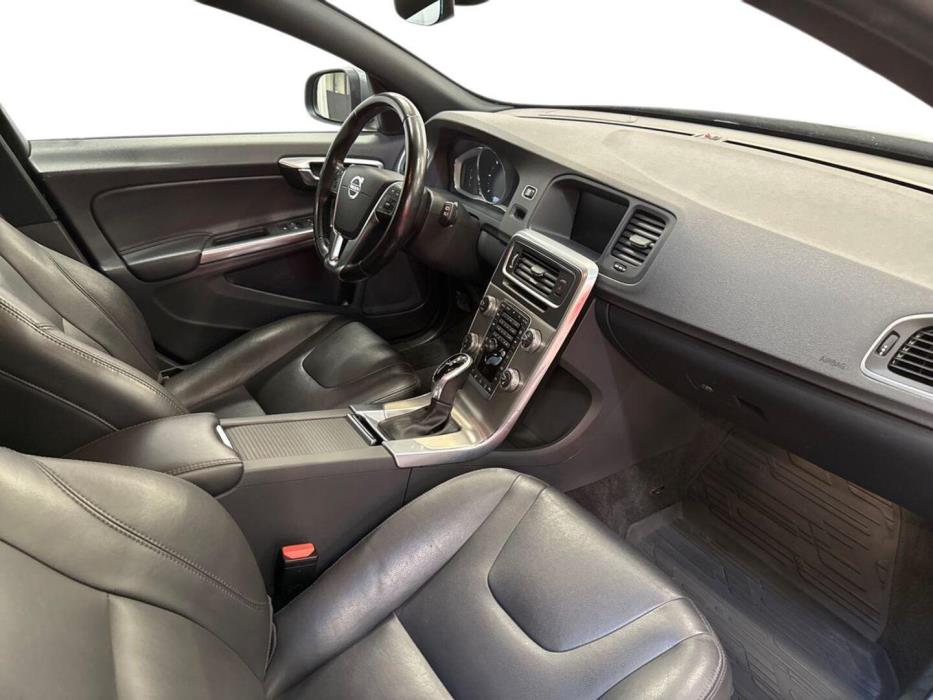 VOLVO V60 2017