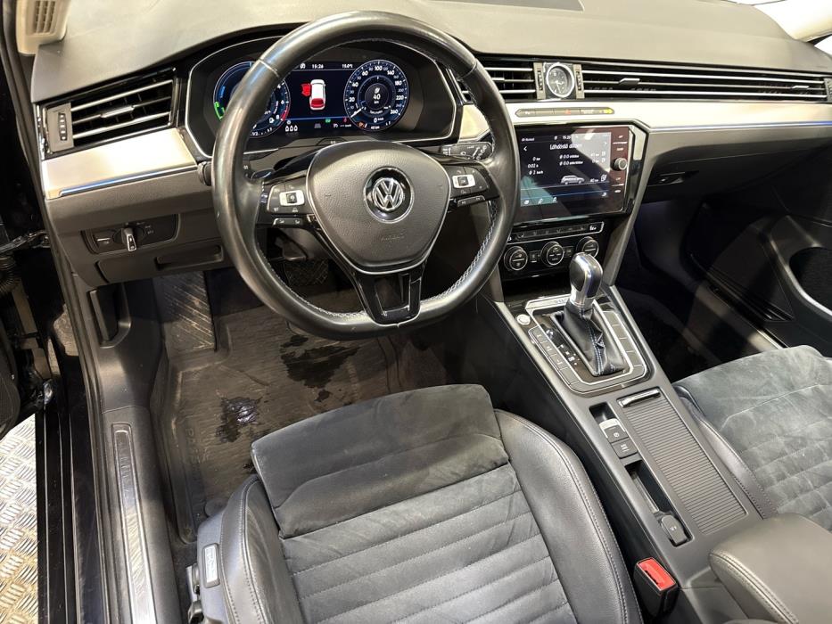 VOLKSWAGEN Passat 2018