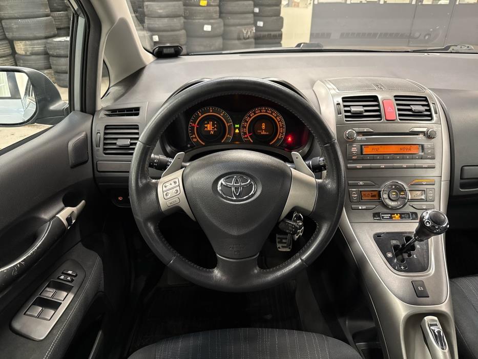 TOYOTA Auris 2009