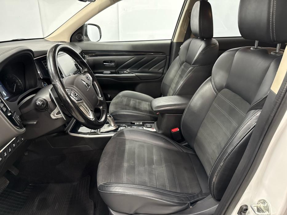 MITSUBISHI Outlander PHEV 2021