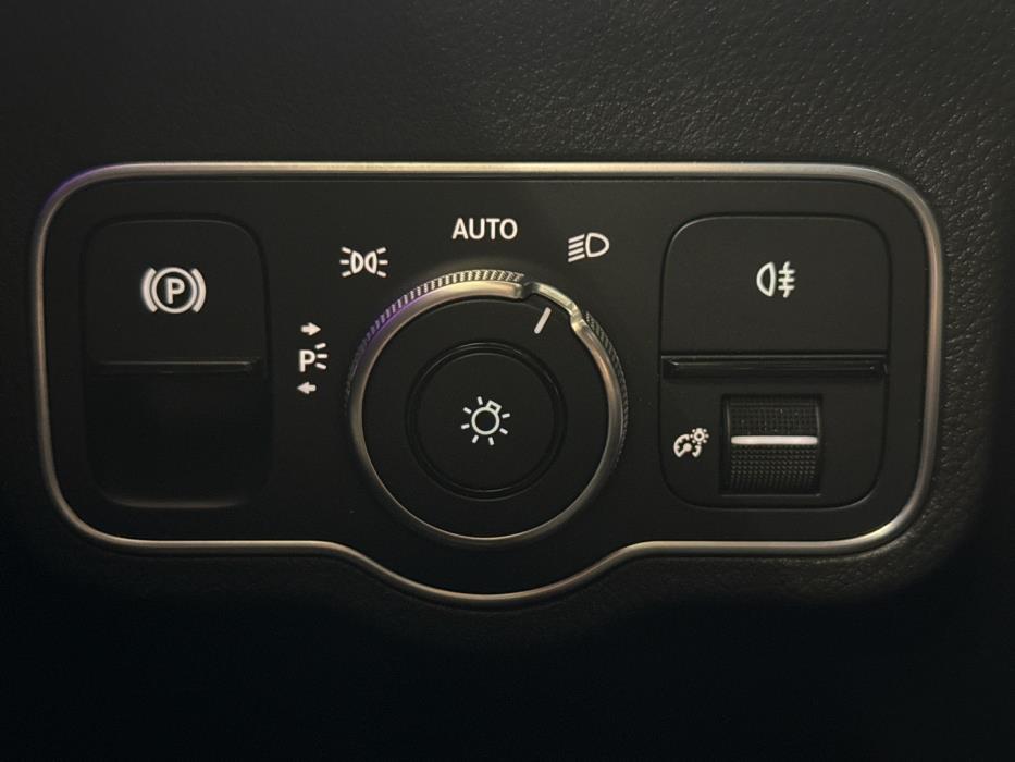 MERCEDES-BENZ GLA 2020