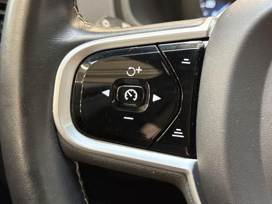 VOLVO XC90 2021