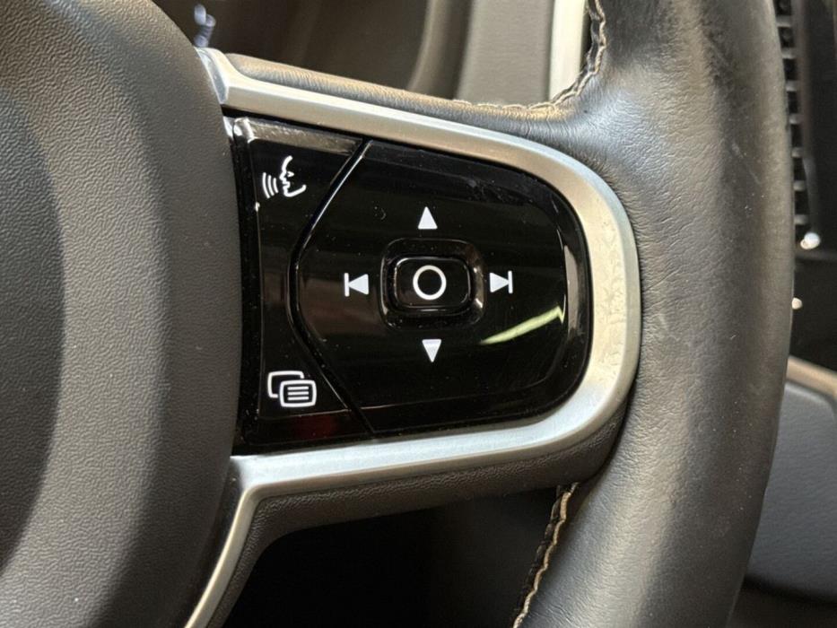 VOLVO XC90 2021