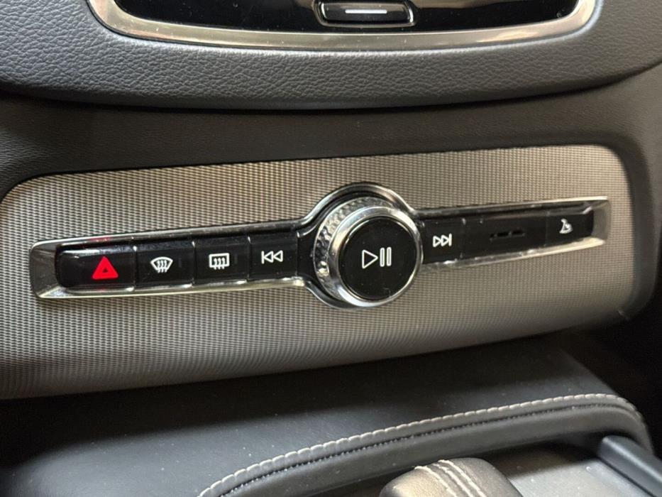 VOLVO XC90 2021