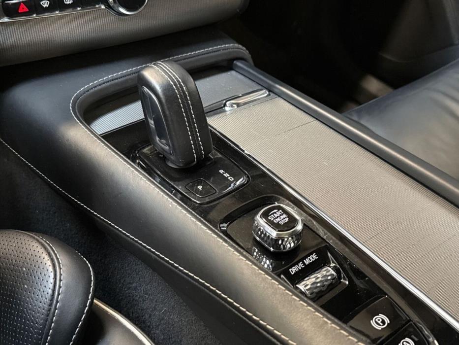 VOLVO XC90 2021