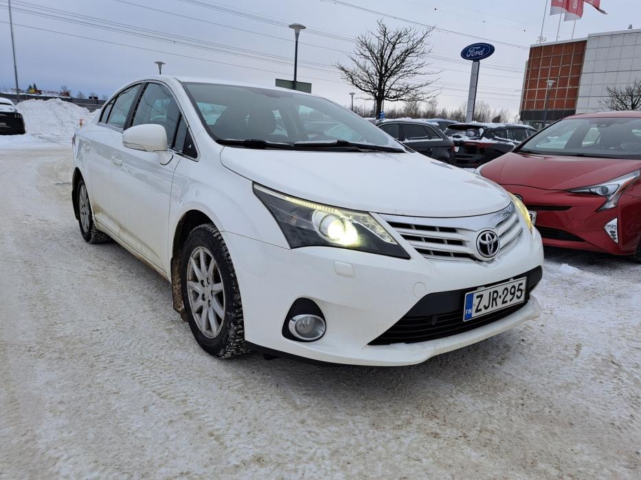 TOYOTA Avensis 2012
