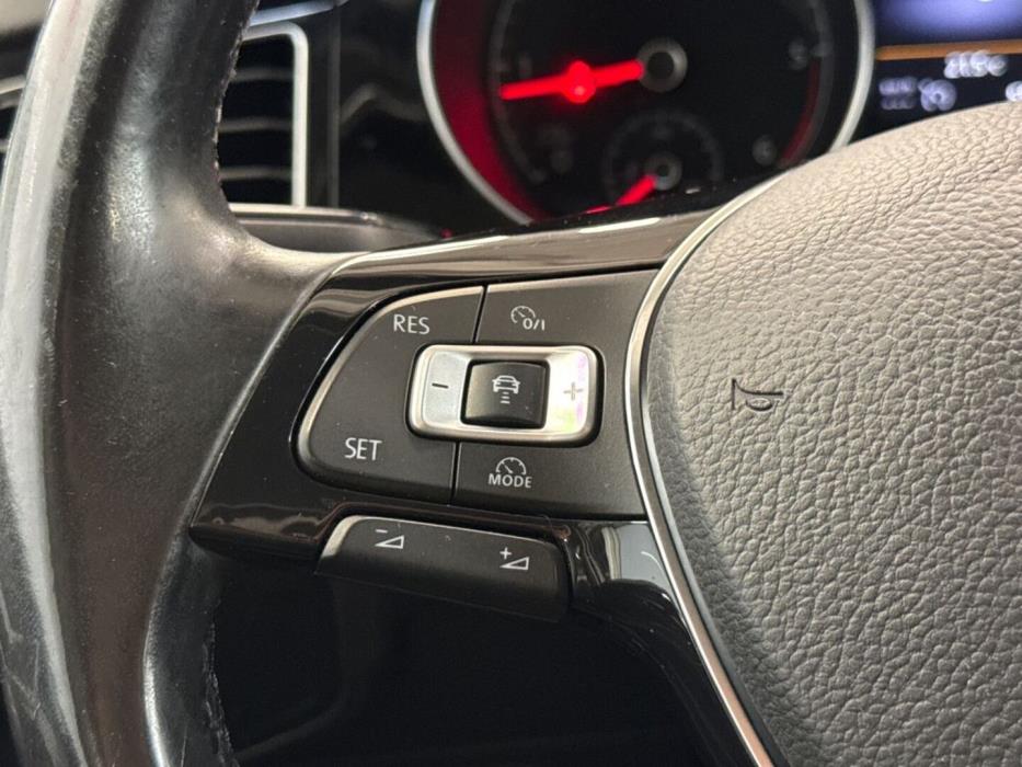 VOLKSWAGEN Golf Sportsvan 2015