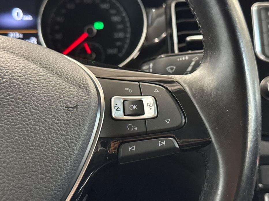 VOLKSWAGEN Golf Sportsvan 2015