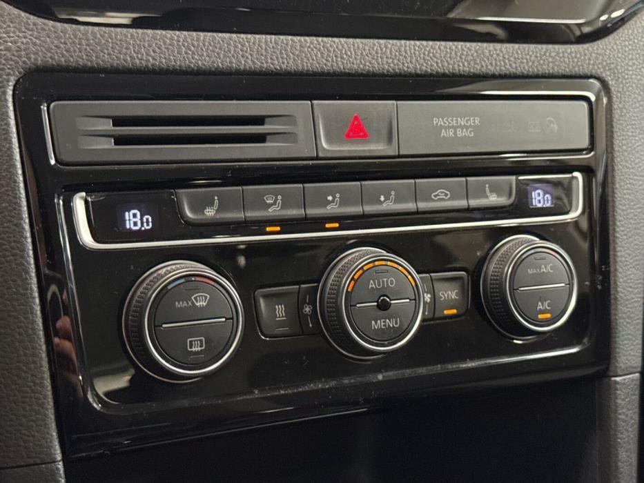 VOLKSWAGEN Golf Sportsvan 2015