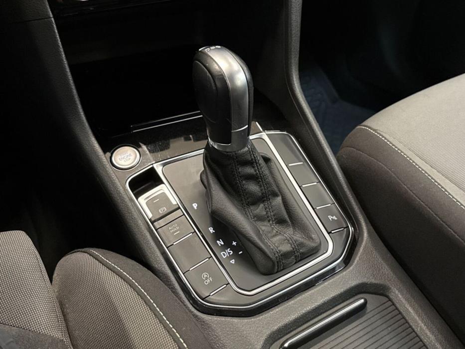 VOLKSWAGEN Golf Sportsvan 2015