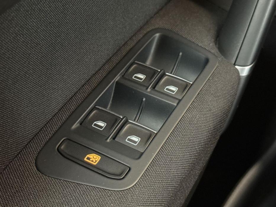 VOLKSWAGEN Golf Sportsvan 2015