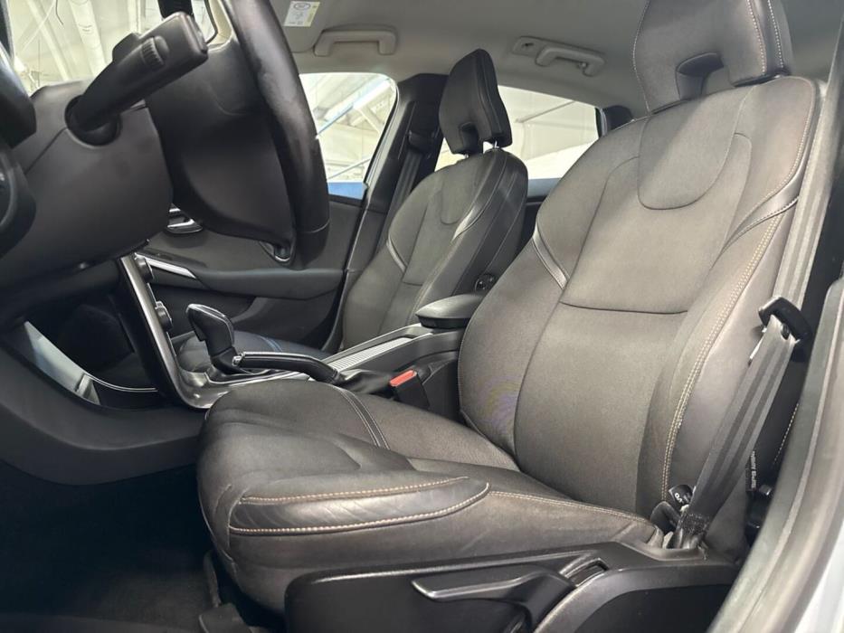 VOLVO V40 Cross Country 2016