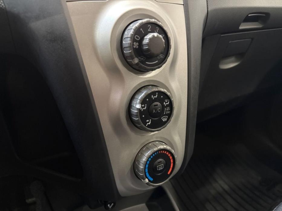 TOYOTA Yaris 2008