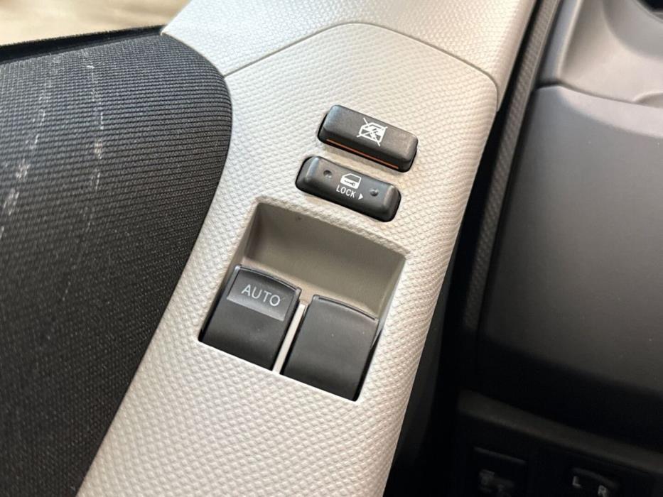 TOYOTA Yaris 2008
