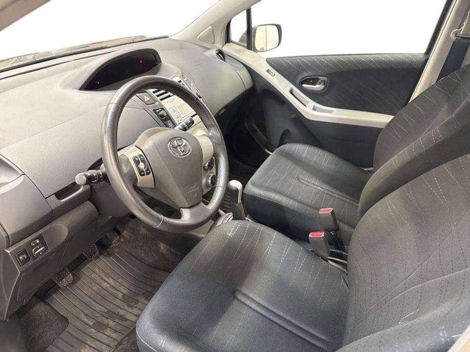 TOYOTA Yaris 2008