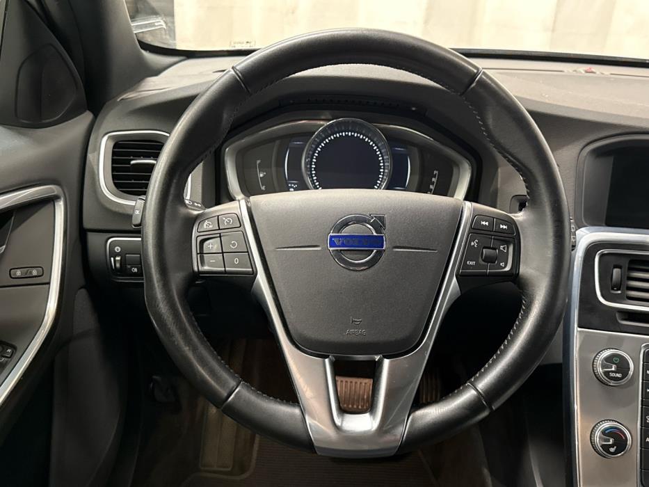 VOLVO V60 2016
