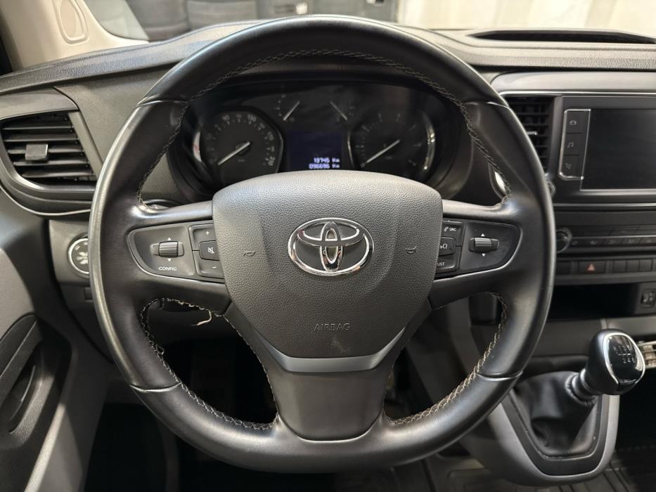 TOYOTA Proace 2021