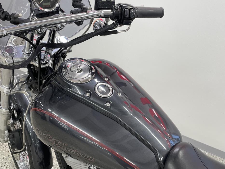 HARLEY-DAVIDSON DYNA 2006