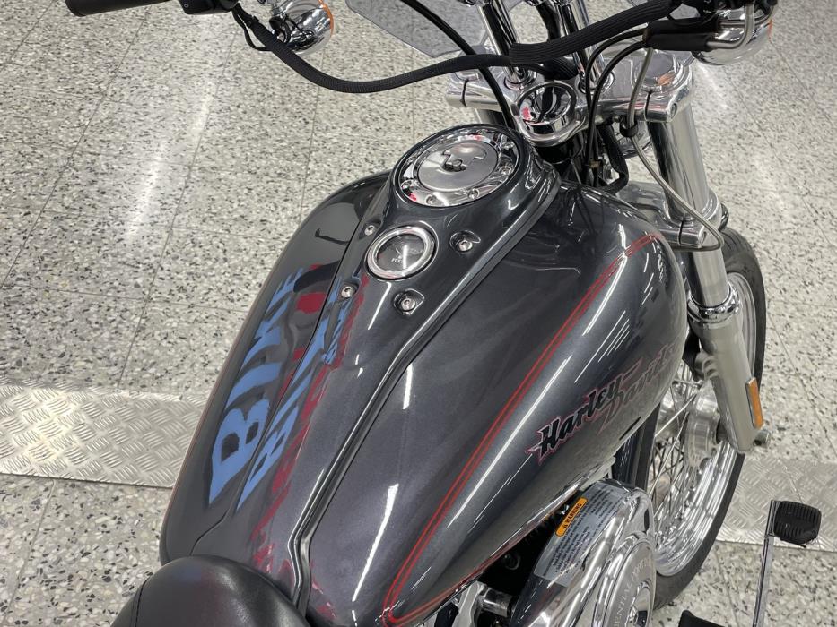 HARLEY-DAVIDSON DYNA 2006