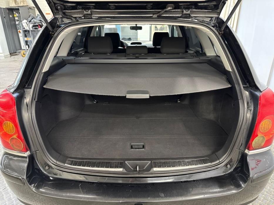 TOYOTA Avensis 2004