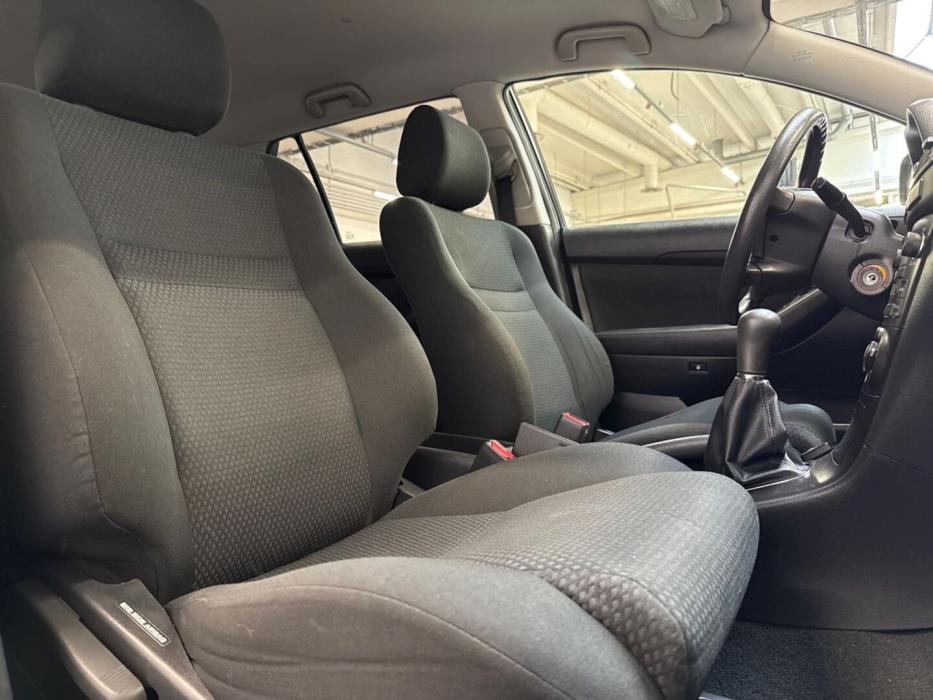 TOYOTA Avensis 2004