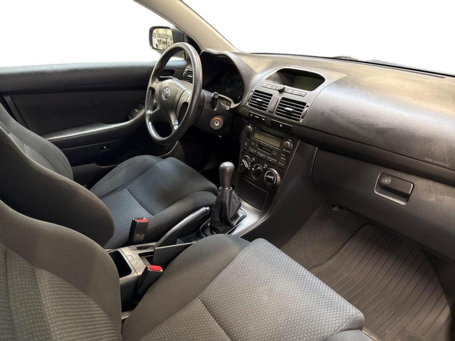 TOYOTA Avensis 2004
