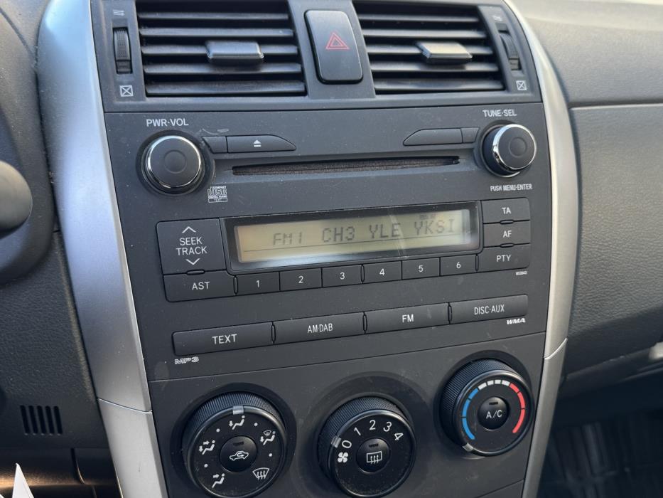 TOYOTA Corolla 2011