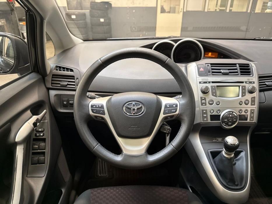TOYOTA Verso 2011