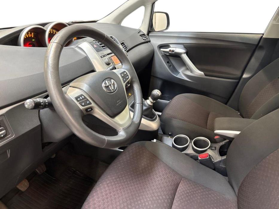 TOYOTA Verso 2011