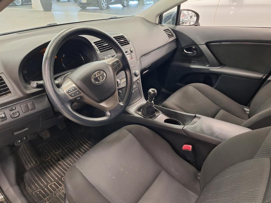 TOYOTA Avensis 2011