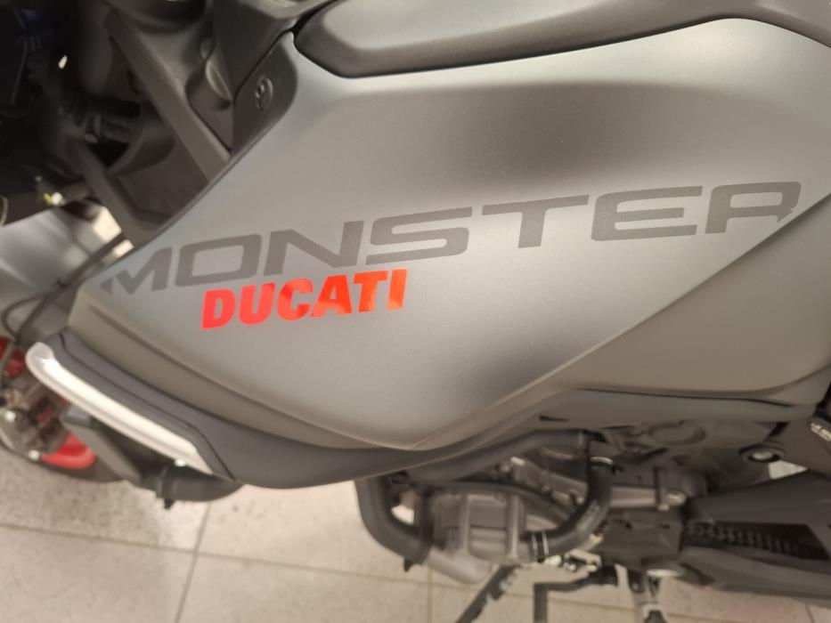 DUCATI Monster 2021