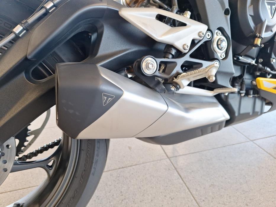 TRIUMPH STREET TRIPLE 2023