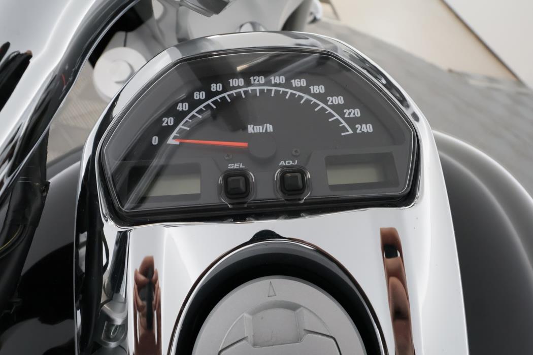 SUZUKI INTRUDER 2014