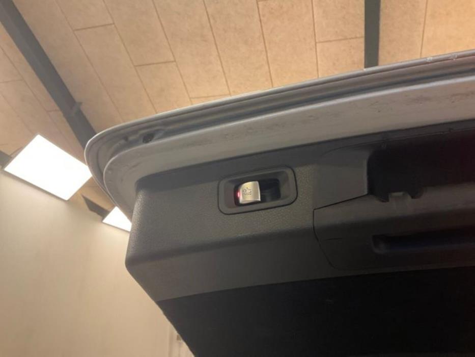 MERCEDES-BENZ E 2022