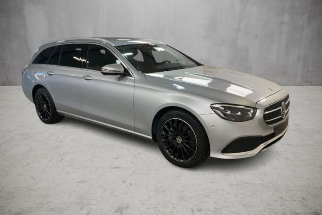 MERCEDES-BENZ E 2022