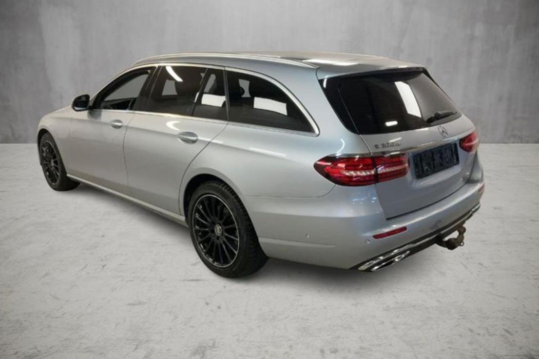 MERCEDES-BENZ E 2022