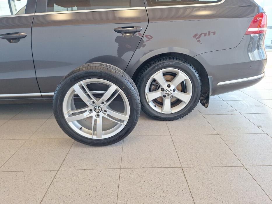 VOLKSWAGEN Passat 2011