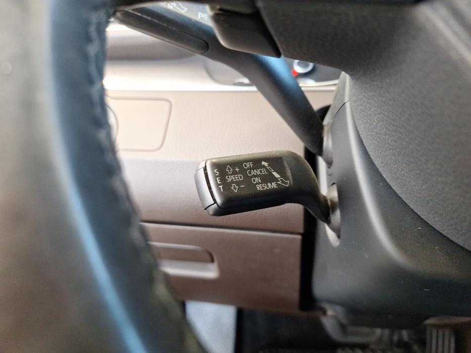 VOLKSWAGEN Passat 2011
